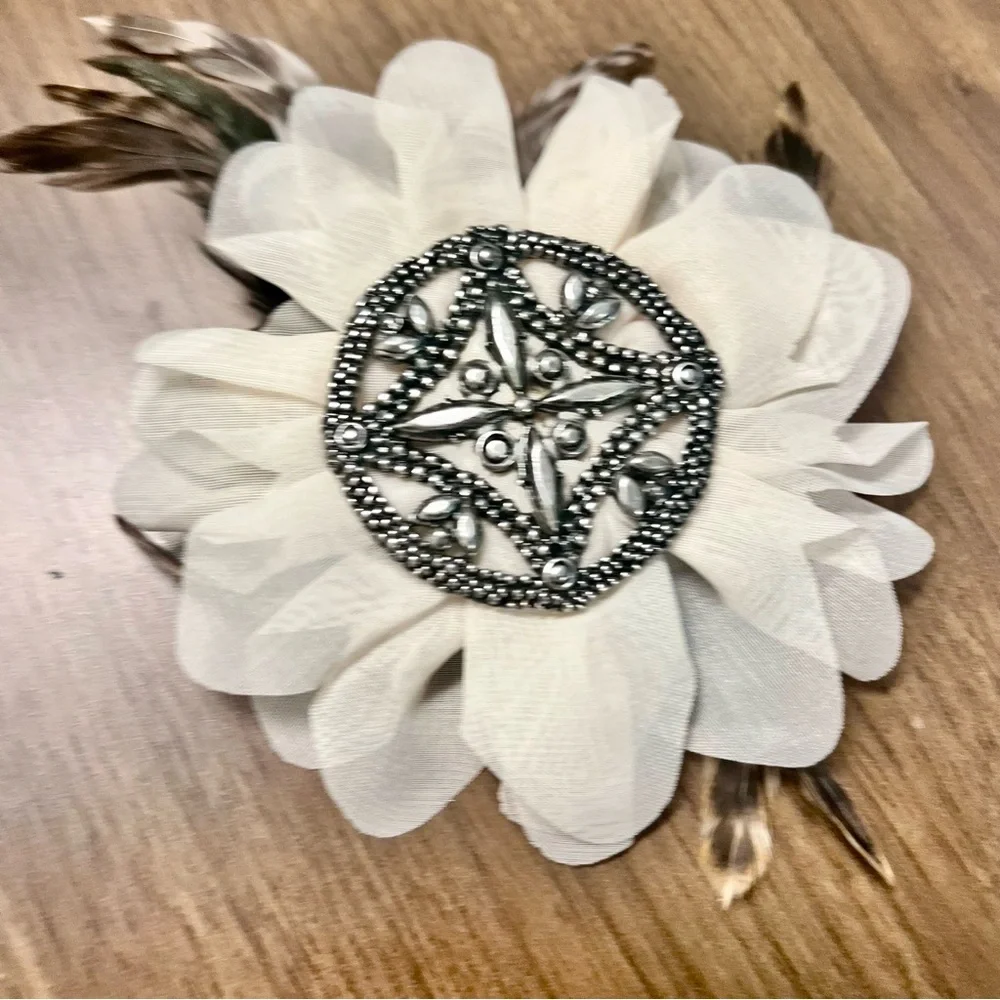 Large Beautiful Real Feather Satin Silver Tone Flower Magnetic Brooch Pin 4.25”